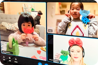 子どもオンライン英会話ワールドアイキッズのグループレッスンで遊んでいる様子